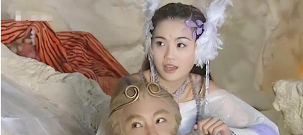 探秘云梦四时歌月光宝盒福利选择（游戏福利大揭秘，不容错过的云梦四时歌月光宝盒）